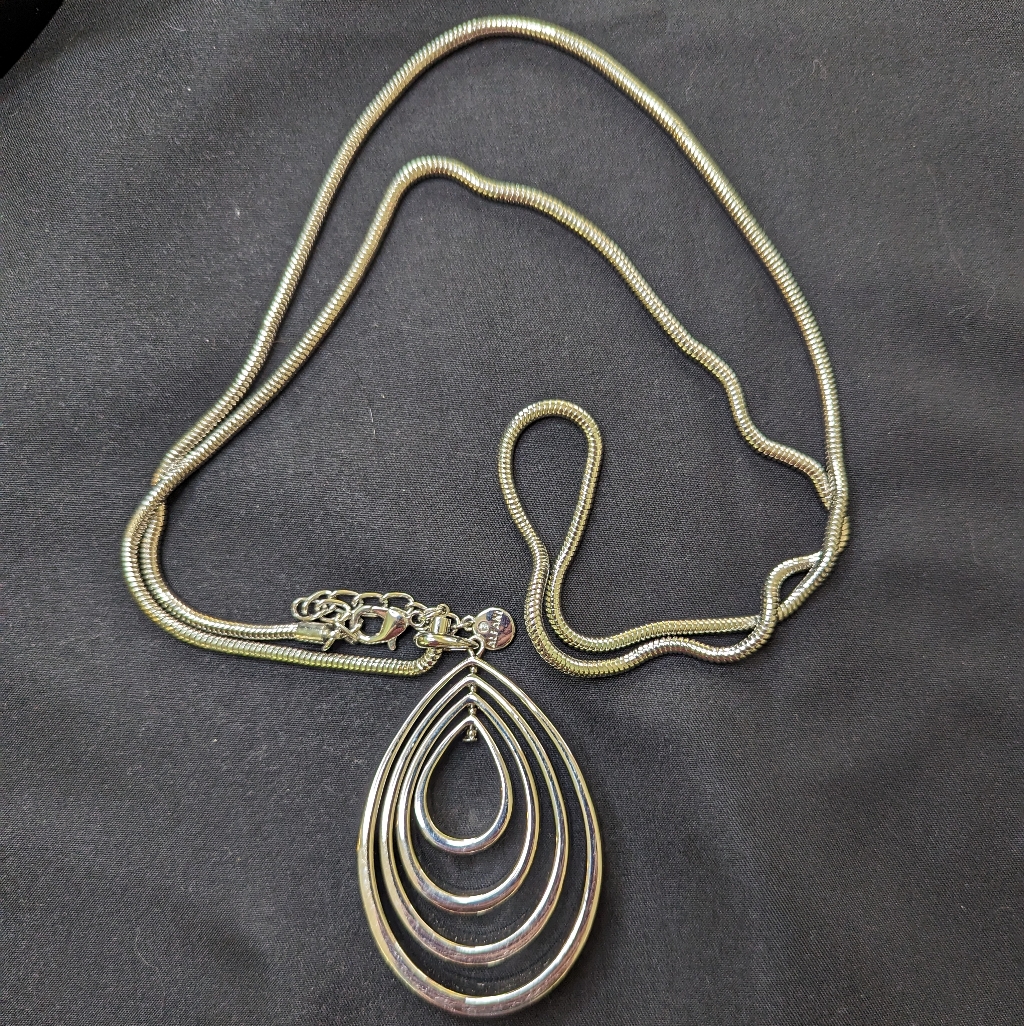 Alfani Silver Tone Chunky Teardrop Necklace 15$